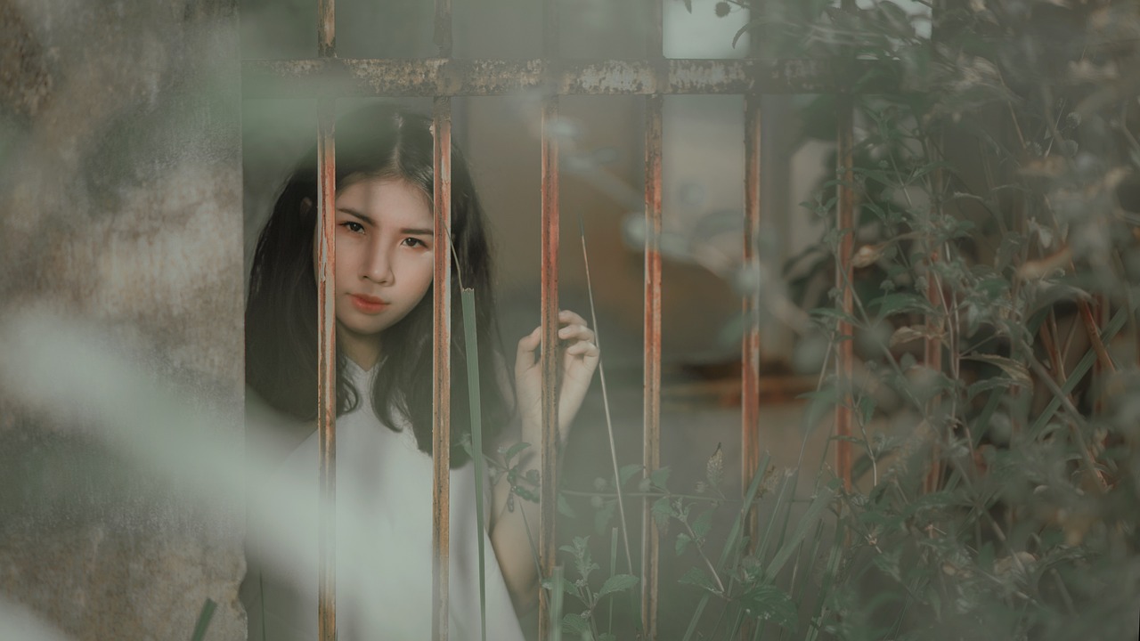 逆境中的坚守与母爱，遭前男友烧残女子的心路历程