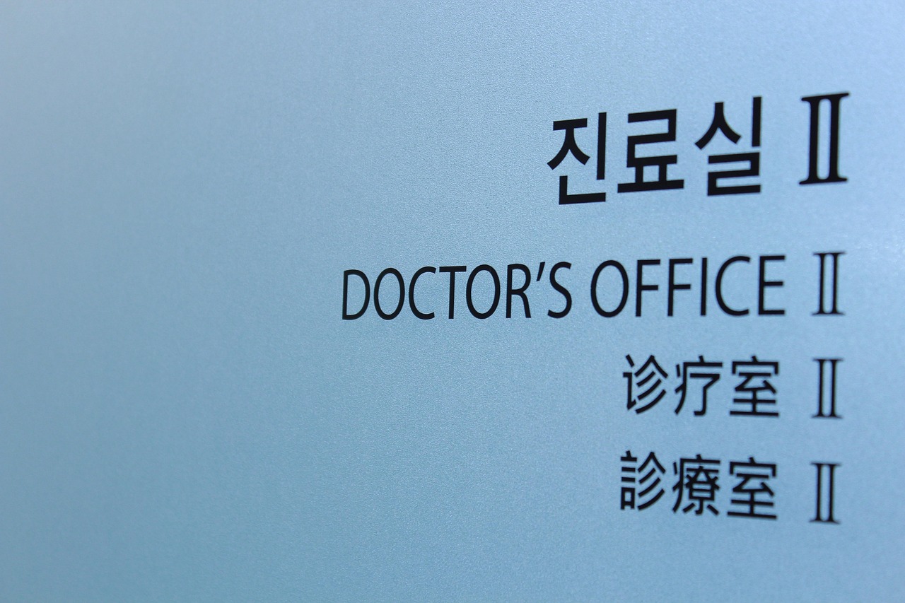 韩决定明年不再扩招医学生，医学教育与就业市场的重新考量
